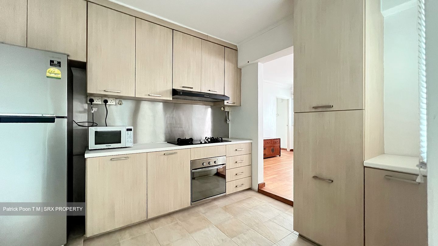 Blk 216 Jurong East Street 21 (Jurong East), HDB Executive #550801081